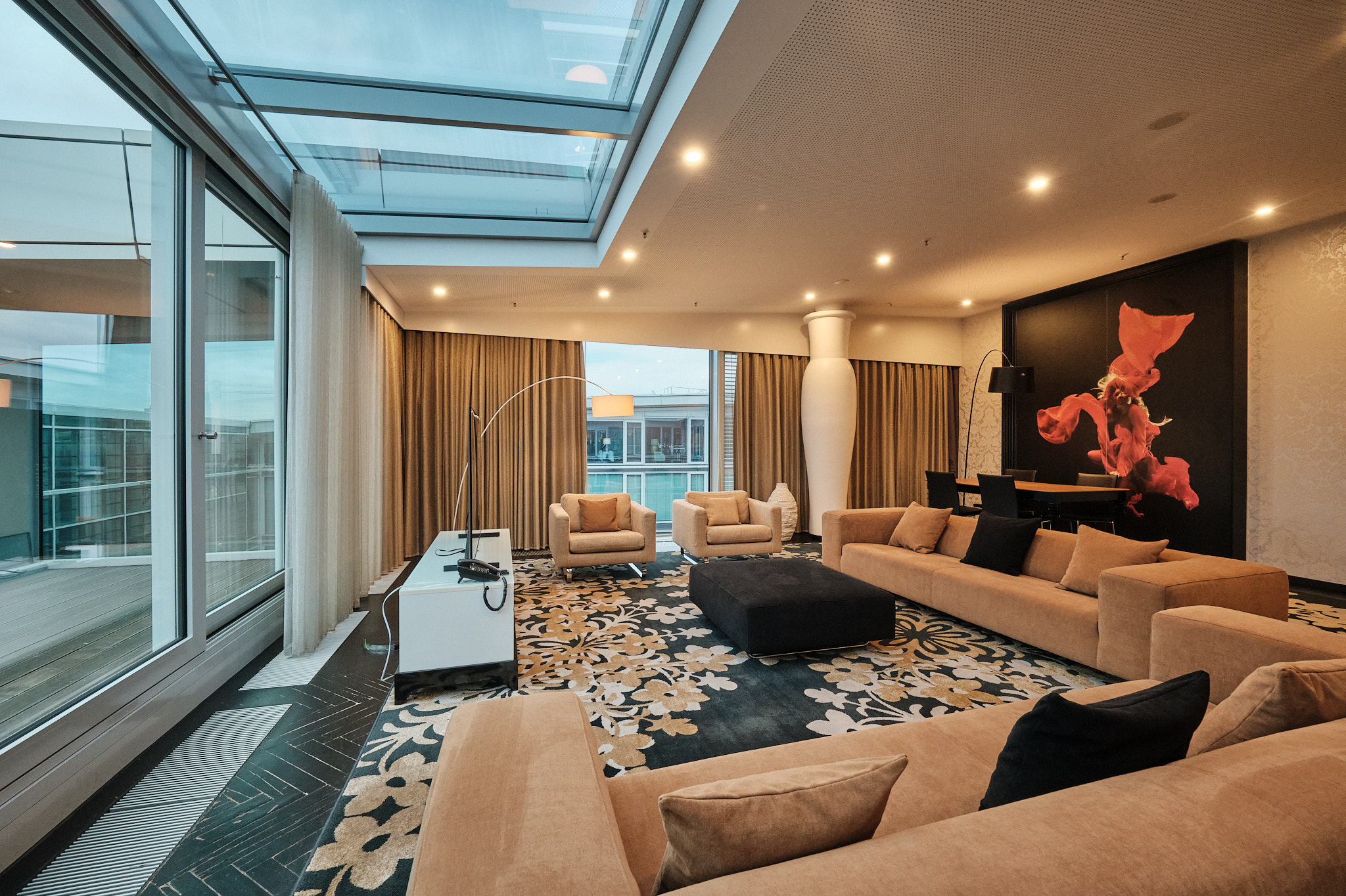 kameha hotel bonn queen suite Wohnraum